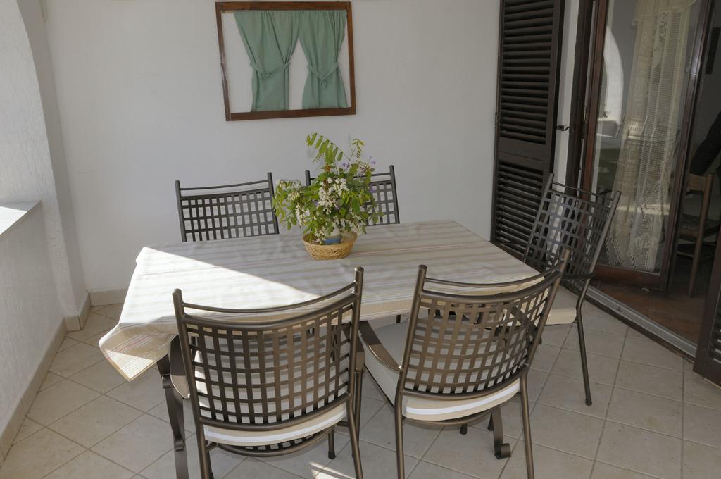 Apartments Vukelic Starigrad Paklenica Exterior photo