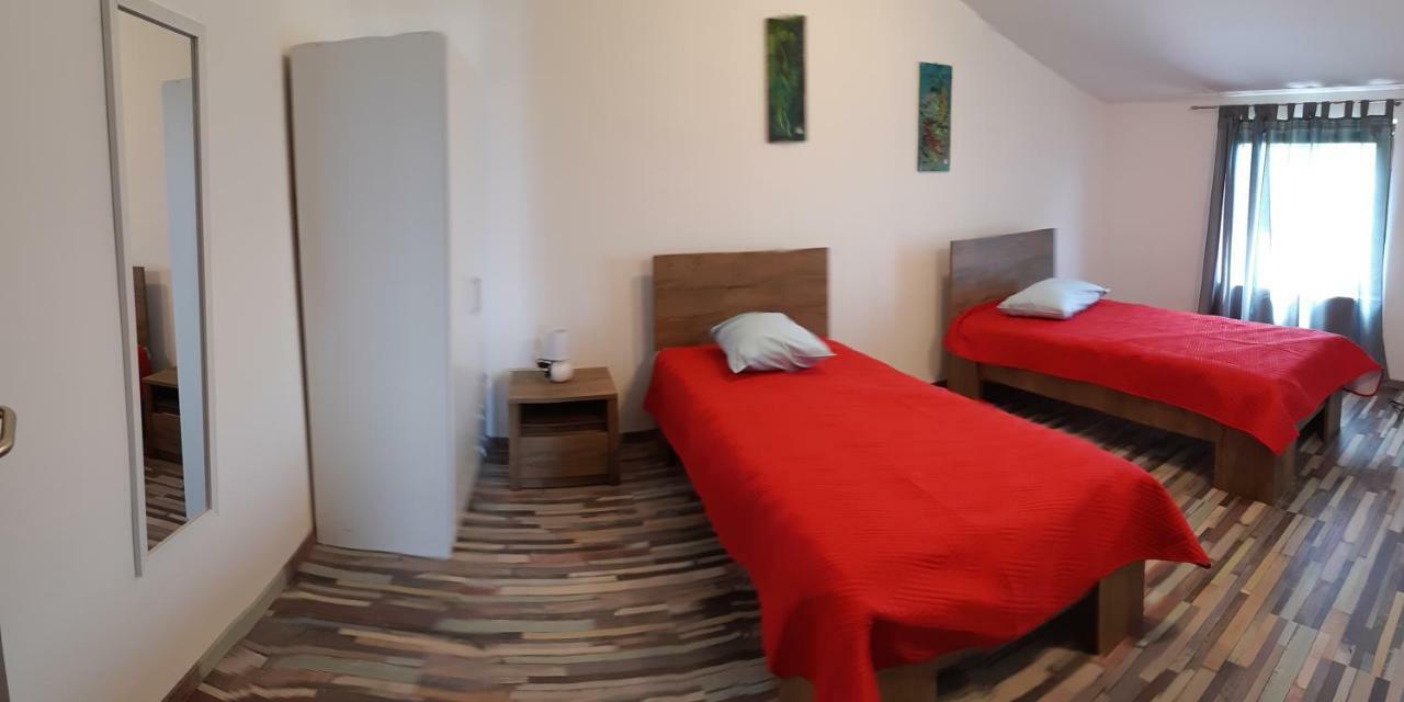 Apartments Vukelic Starigrad Paklenica Exterior photo